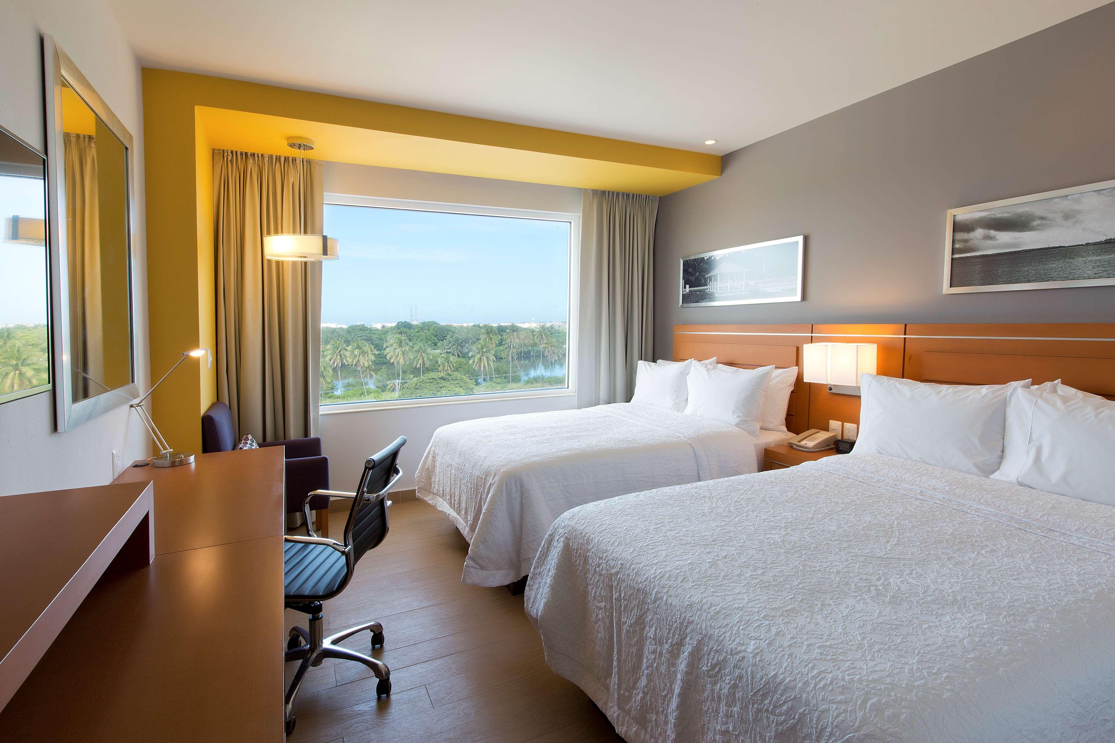 Hampton Inn & Suites By Hilton Paraíso Esterno foto