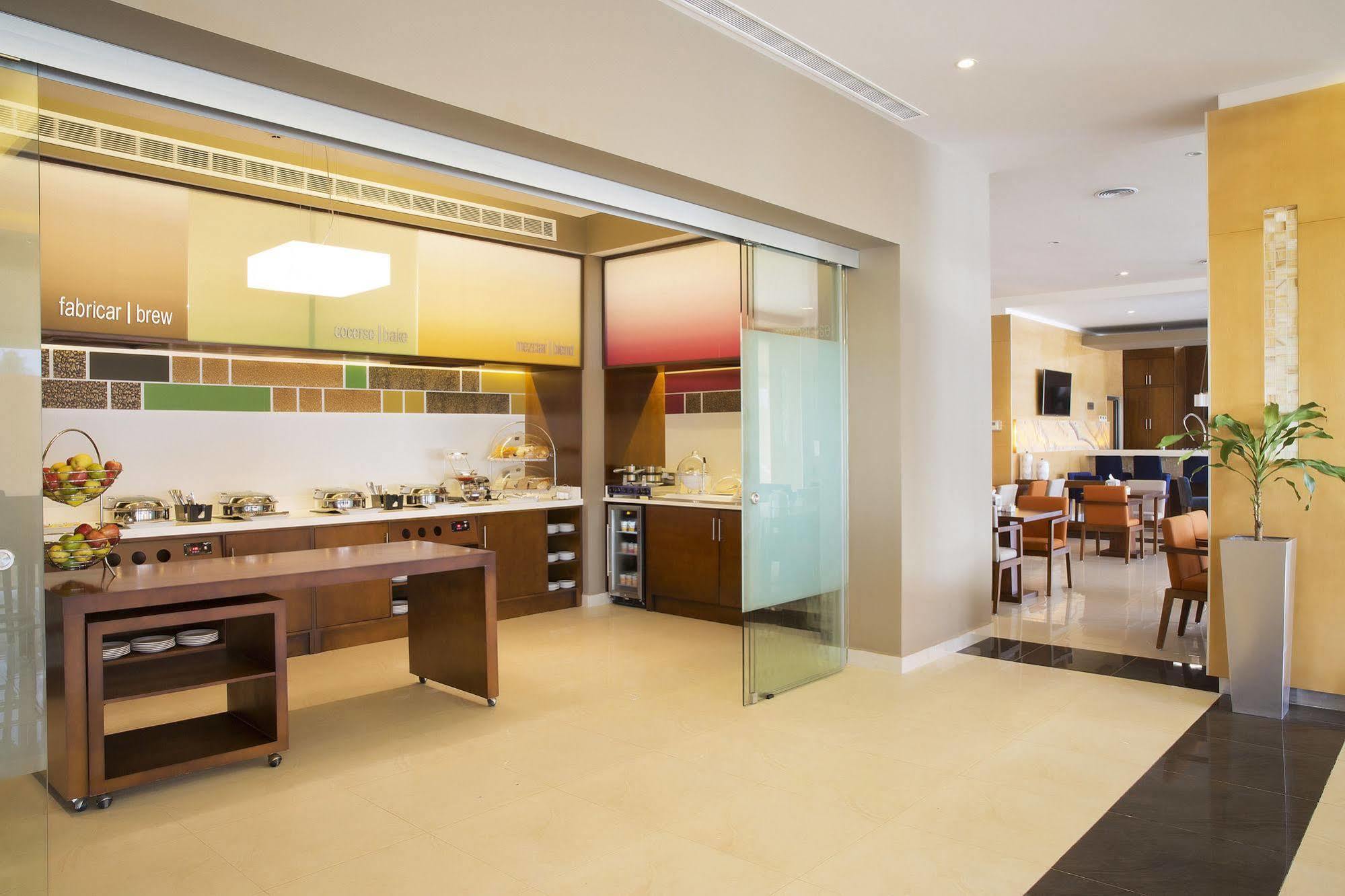 Hampton Inn & Suites By Hilton Paraíso Esterno foto